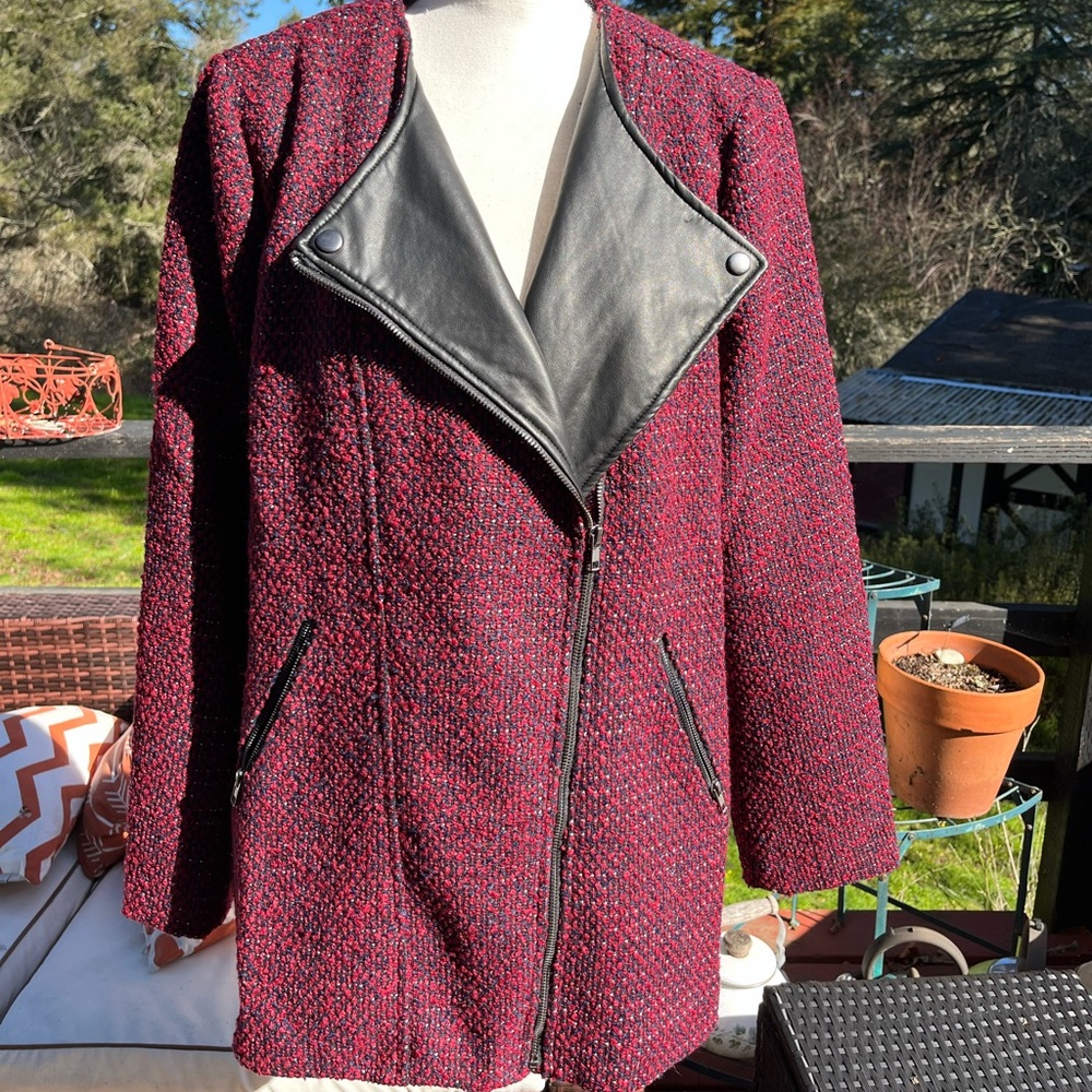 Heavy jacket with faux leather collar